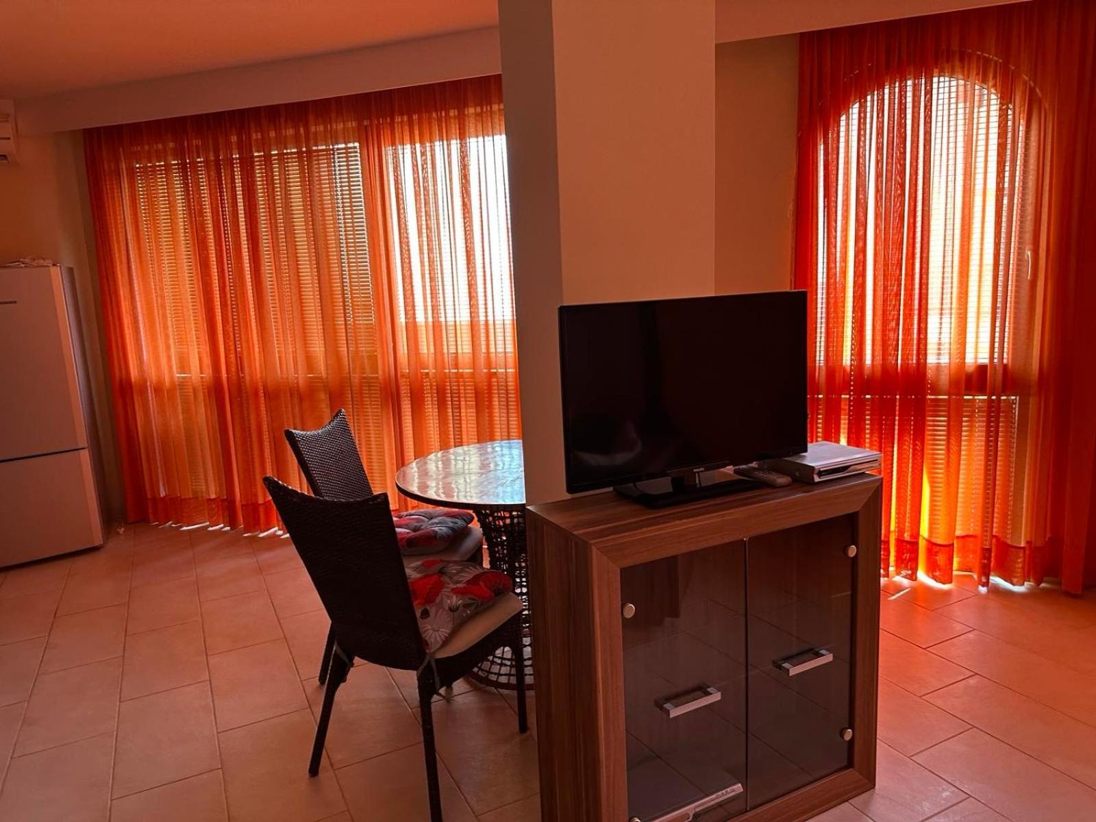 Oazis Vip Club Aparthotel Slăntjev Brjag Exteriör bild